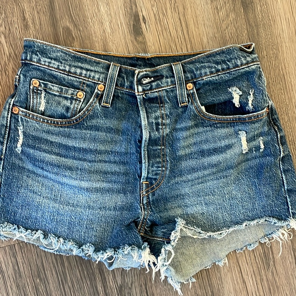 Dark wash shorts – Levi’s slightly distressed